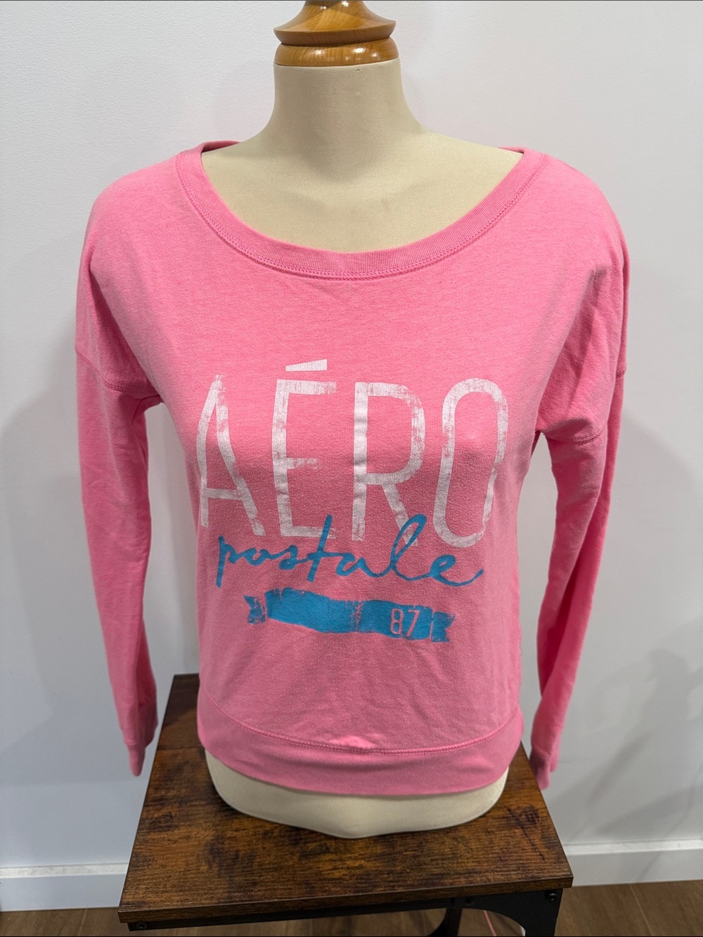 Aeropostale Pink Scoop Neck Graphic Pullover with Blue Logo